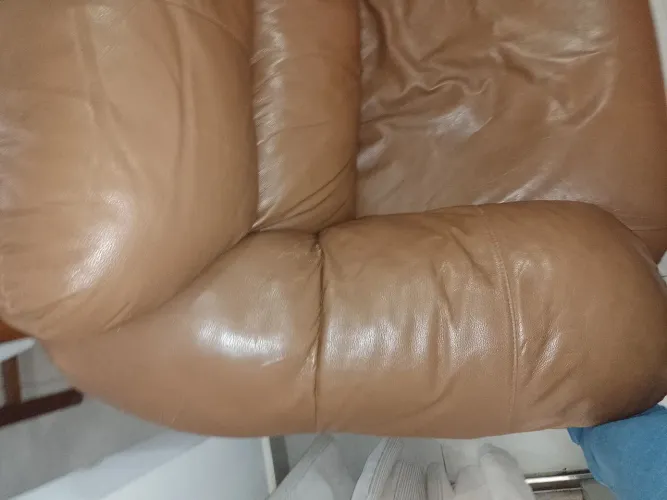 Vendo Sofá usado couro dois lugares