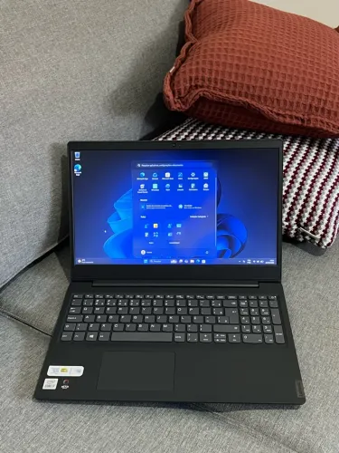 Notebook Lenovo i7 Semi-novo!! 