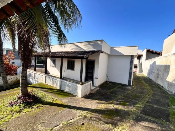 Excelente Casa 3 Quartos À venda com quintal linear!