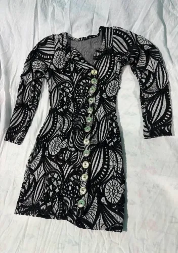 Vestido preto e branco novíssimo 