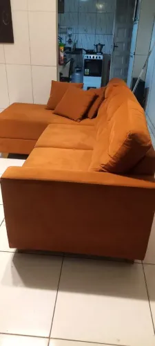 Vendo sofá com apenas 1 ano de uso, tecido Suede. R$1500 <br>Valor à vista R$1300