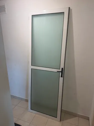 Porta de vidro reforçada 