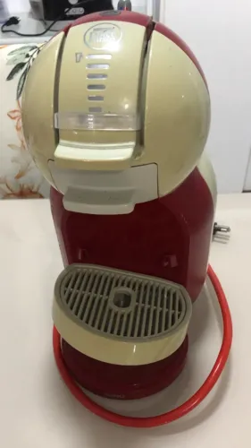 Cafeteira expresso usada em ótimo estado da marca DOLCE GUSTO