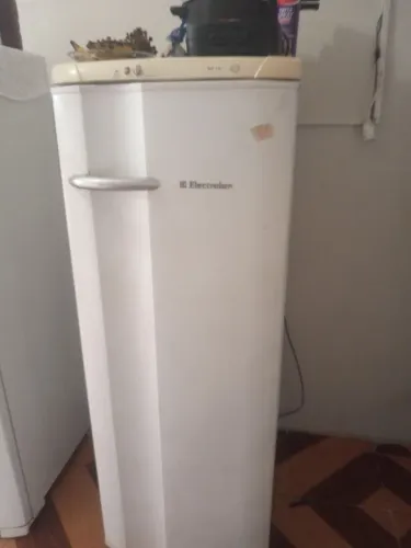 Geladeira Eletrolux valor 400