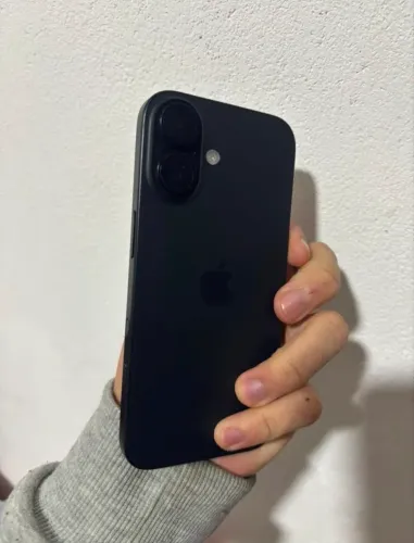 iPhone 16 