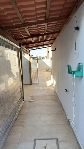 Alugo casa no condomínio Caledônia