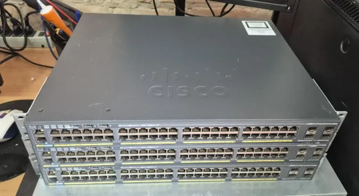 Kit 3 Switches Cisco C2960X-48LPS-L - C/ Módulo Stack C2960X-STACK
