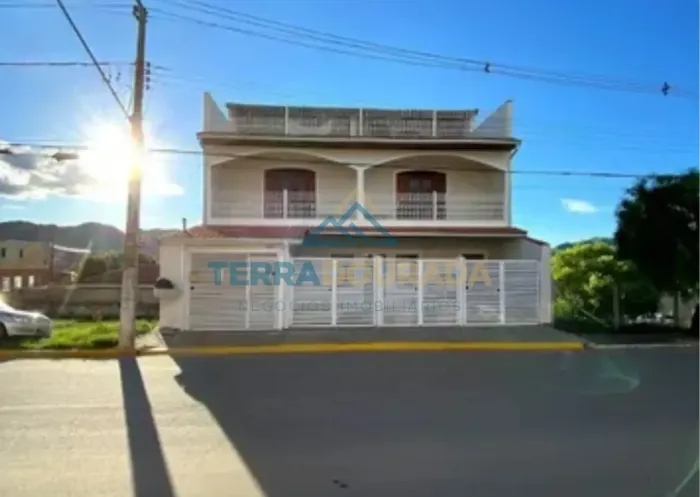 Casa à venda em Paraisópolis-MG