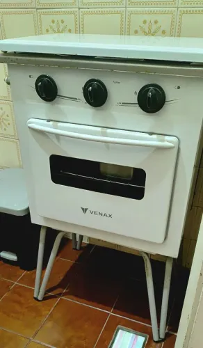 Fogão Venax, duas bocas e forno. Excelente estado.