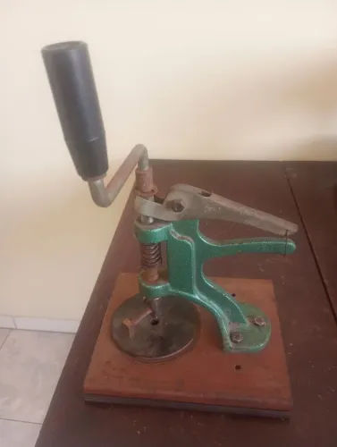 Ferramenta para furar azulejo