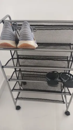 Sapateira/porta objetos com rodinhas.Aço.