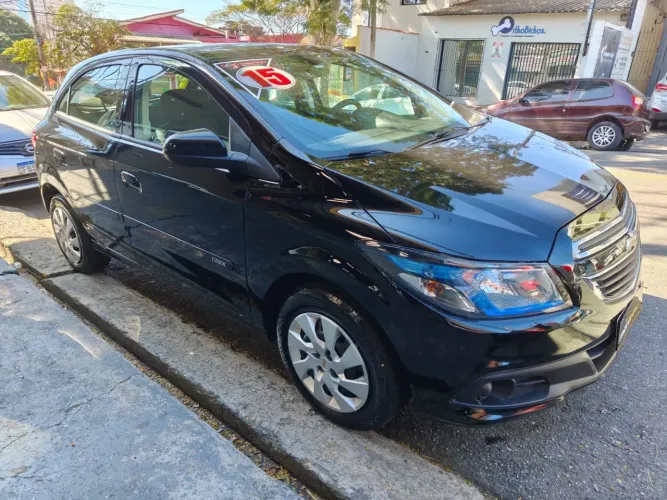 Chevrolet Onix Hatch LT 1.4 8V Flex Power Mec. 4P 2015