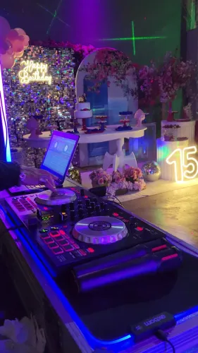  DJ para festas e eventos com Som + Iluminação Profissional Som, Luz, Telão