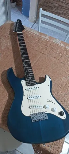 Guitarra Strinberg+pedaleira Mooer