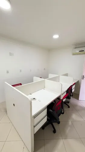 Estação de trabalho com gavetas