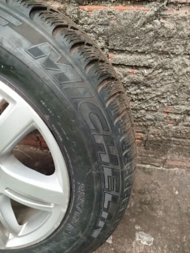 Roda avulsa Amarok com pneu Michelin 