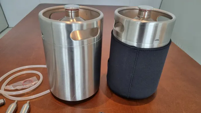 Dois Kegs Inox 5L para Cerveja - Barril p/ Chopeira + Acessórios