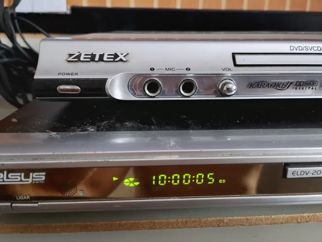 Kit 2 aparelho de dvd.. lê o anúncio PF?