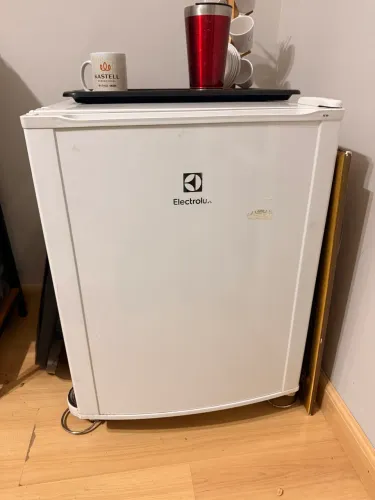 Frigobar Eletrolux 79l
