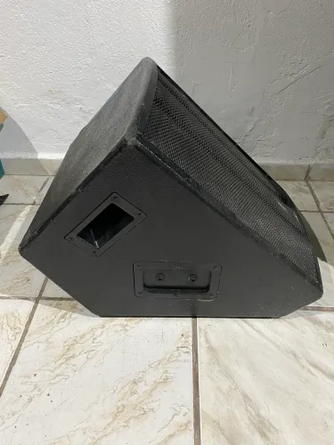 1 caixa de som retorno 200w