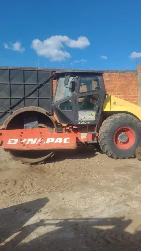 Alugo rolo compactador