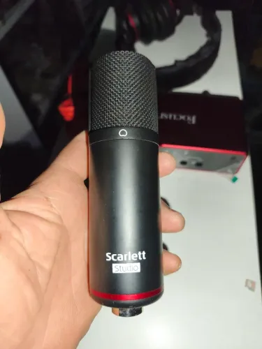 Microfone condensador Focurite Scarlett