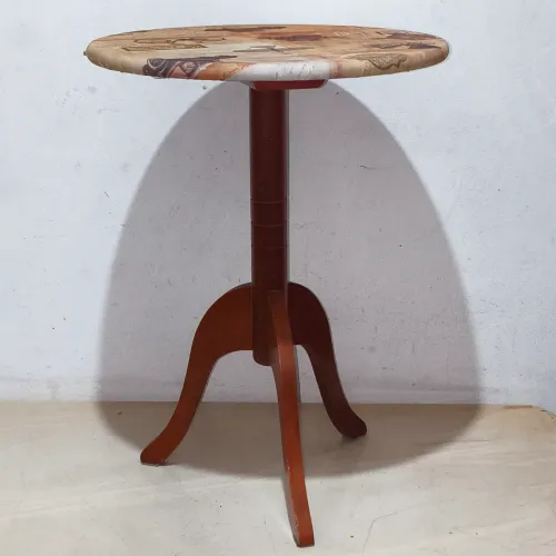 Mesa Lateral Vintage em Madeira Maciça (50x64cm)