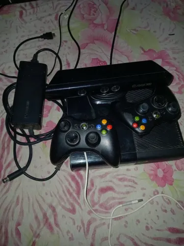 Vendo xbox 360 completo