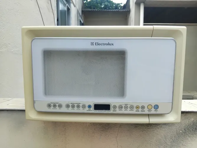 Microondas Electrolux 30 litros com gril Em perfeito funcionamento