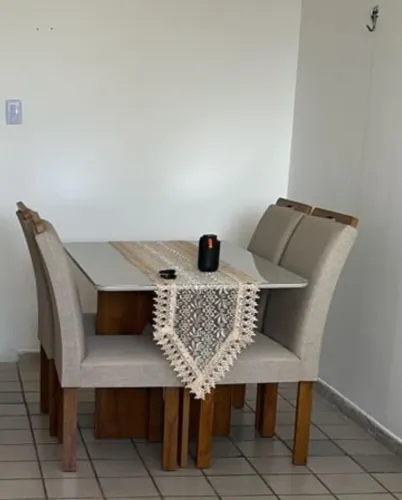 Mesa com 4 cadeiras