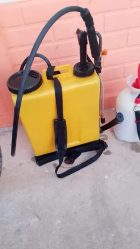 Vendo duas bombas de veneno