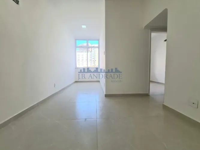 Sala e Quarto Reformado com Vaga Escriturada | 50m² | Próx. Metrô e Praia Ipanema