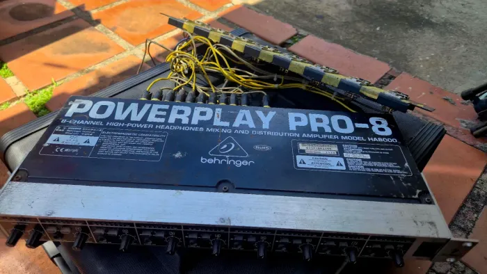 Powerplay Behringer 8 vias c/ cabos e medusa