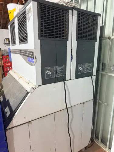 Vendo máquina de gelo Evereste 300kg dia