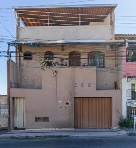 Que tal um CASA, em uma ótima localização no BAIRRO SANTA MARIA ??
