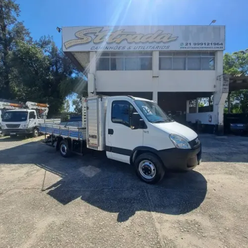 IVECO 35S14 ANO 2018 EQUIPADO COM CARROCERIA ABERTA