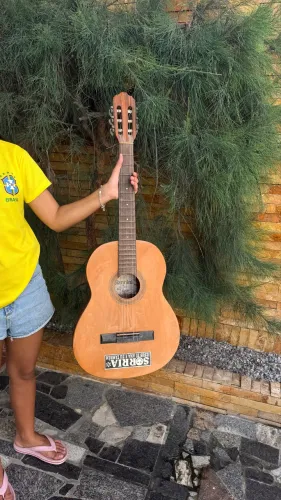 VENDE SE VIOLÃO GIANINI