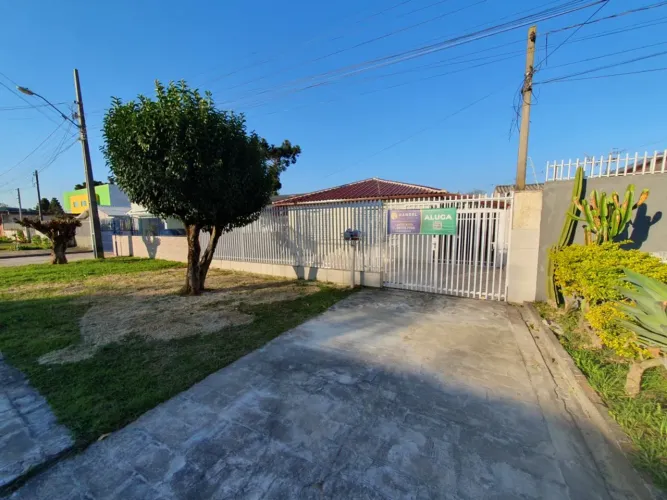 Casa Residencial com 3 quartos para alugar por R$ 2600.00, 116.00 m2 - BOQUEIRAO - CURITIB
