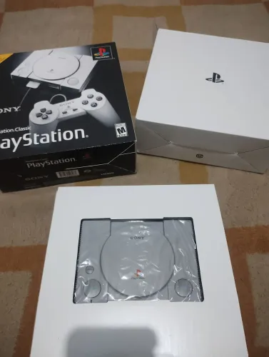 PlayStation Classic sem uso...