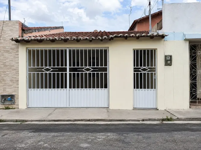 Casa a venda no GUAJERU, com 2 quartos