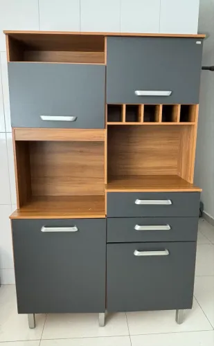Vendo Armário de cozinha compacta modulada com 4 portas e 2 gavetas porta vinho Nesher