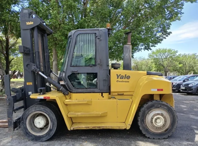 Empilhadeira Yale GP 230VX ano 2011 com 20.000 horas, à Diesel, para 10 toneladas, em SP