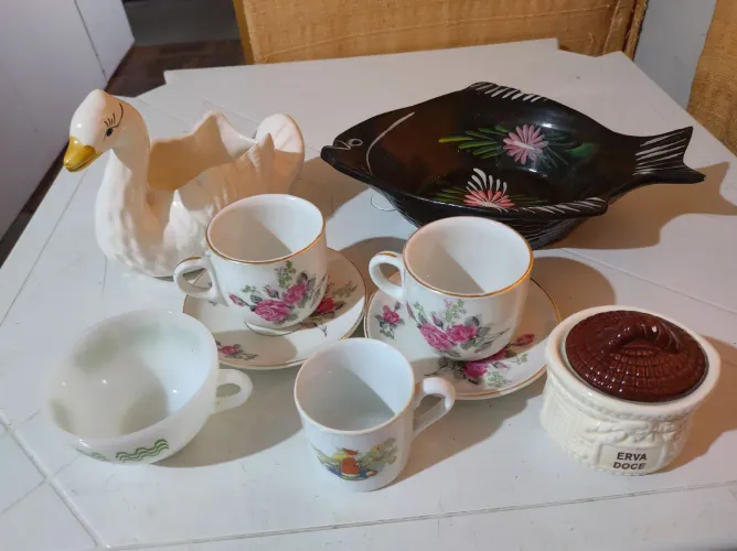 Lote de antiguidades. 120 reais 