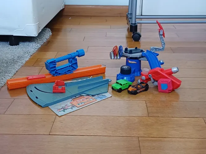 Hot Wheels - Pista Laboratório de Luz + Pista Rampa de Choques