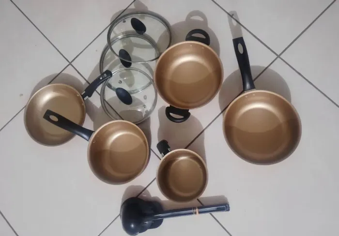 Jogo de panelas antiaderente 