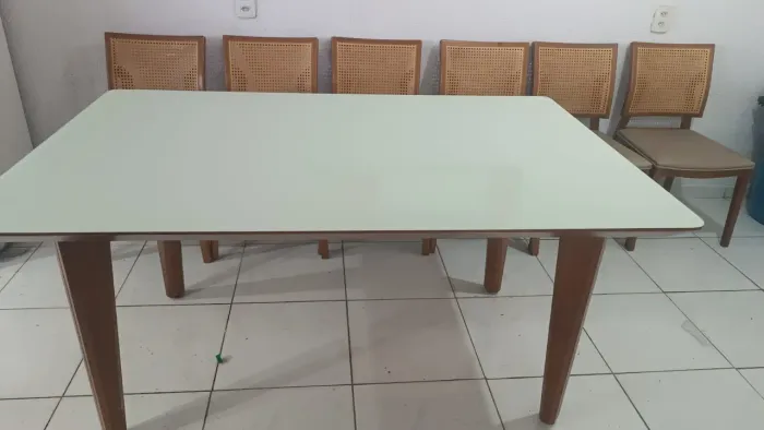 Mesa de jantar com 6 cadeiras semi nova