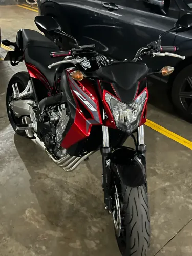 Abaixo da Fipe, Segundo dono, baixa quilometragem, moto de procedência.