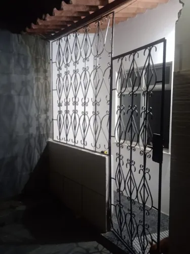 Vendo grandes de janela e escada 600 reais leva tudo