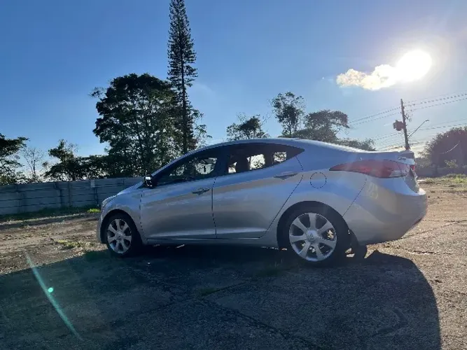 Hyundai Elantra GLS 1.8 16V Aut. 2012