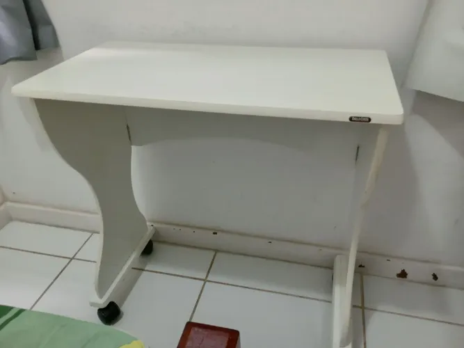 Escrivaninha dobrável